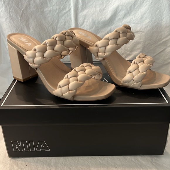 MIA Shoes - NWT Women’s Mia Maine Nude/Tan Open Toe Beige Puffy Braided Heel Sandals 8M